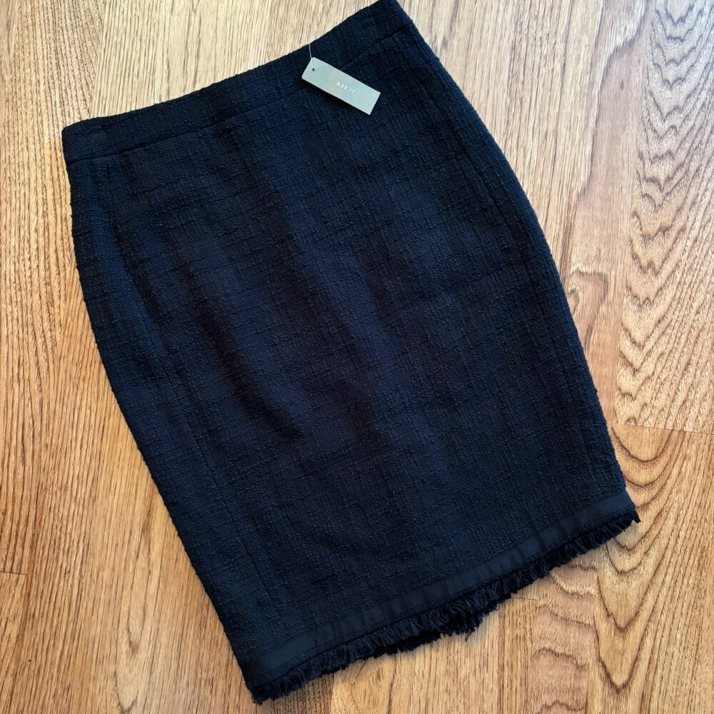 NWT J Crew Textured Tweed Pencil Straight Skirt with Fringe in Black SIZE 2 NEW!